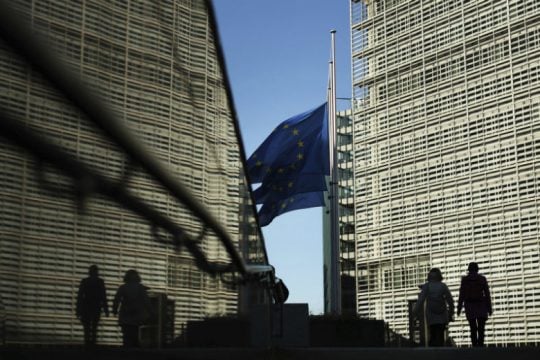 Η Κομισιόν εγκαλεί την Ελλάδα για μη εφαρμογή οδηγίας κατά της σεξουαλικής κακοποίησης παιδιών