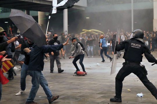 Εκρυθμη η κατάσταση μετά τις ποινές στους αυτονομιστές ηγέτες