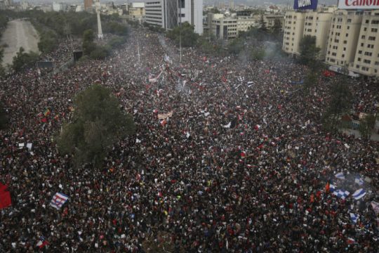 Πάνω από ένα εκατομμύριο διαδηλωτές στους δρόμους του Σαντιάγο