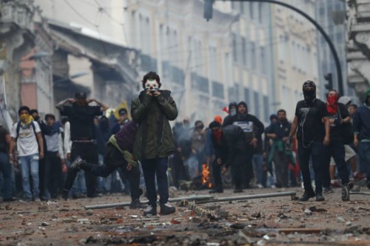 Σε κατάσταση έκτακτης ανάγκης το Εκουαδόρ, εκατοντάδες συλλήψεις διαδηλωτών