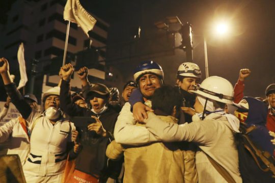 Βήμα πίσω από τον πρόεδρο του Εκουαδόρ