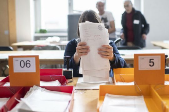 Ισχυρή άνοδος των Πρασίνων, πρώτοι οι δεξιοί λαϊκιστές στην Ελβετία