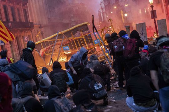 Ξέσπασε η οργή στους δρόμους της Βαρκελώνης