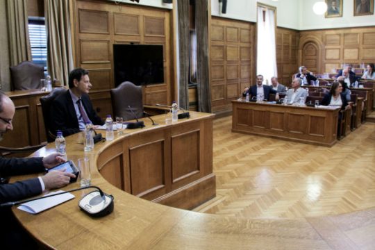 Πυρ ομαδόν απ’ την αντιπολίτευση στην πρώτη συζήτηση για τον προϋπολογισμό