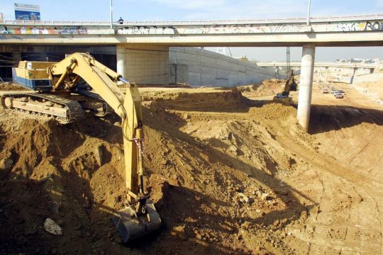 «Ξεπαγώνουν» μεγάλα έργα που είχαν κολλήσει το 2017