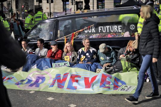 Μας φλόμωσαν στα δηλητήρια