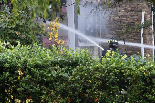 Μικρό αεροσκάφος συνετρίβη σε γειτονιά του Νιού Τζέρσι