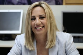Θέλει να συμβάλει, αλλά δυσπιστεί το ΚΙΝ.ΑΛΛ. – Προϋποθέσεις θέτει το ΚΚΕ