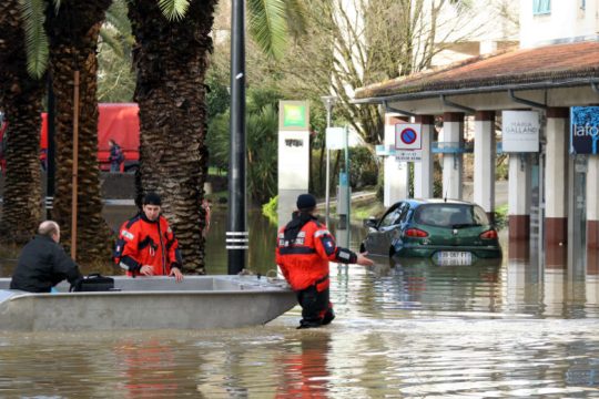 Τρεις νεκροί από τις πλημμύρες στη νότια Γαλλία