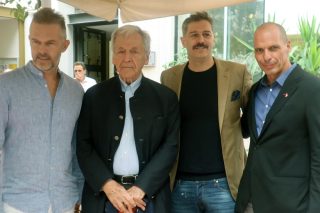 Σκηνή ελπίδας στο πετροκάραβο;