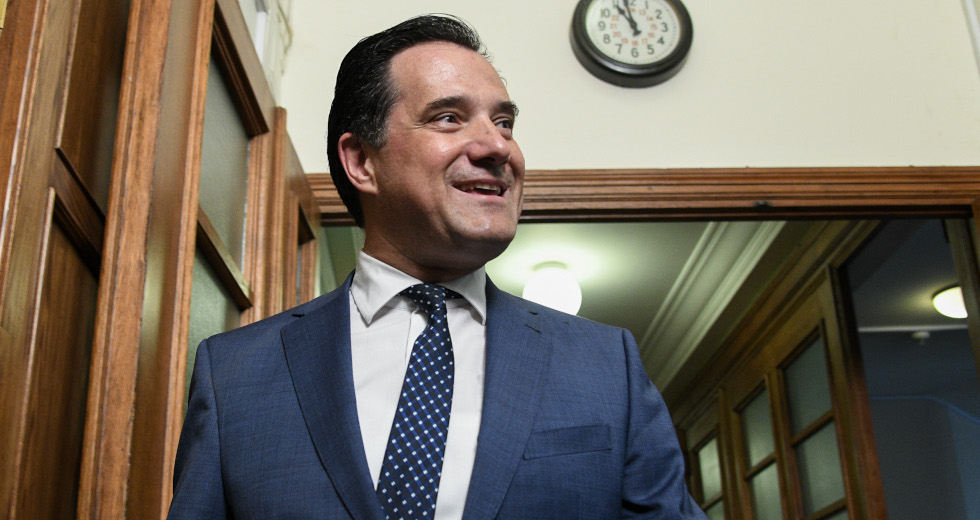 Σχέδια για μαζικές απελάσεις και κλειστά κέντρα κράτησης