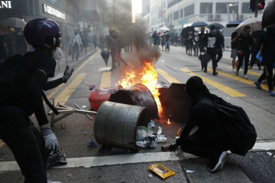 Και σφαίρες εναντίον των διαδηλωτών στο Χονγκ Κονγκ