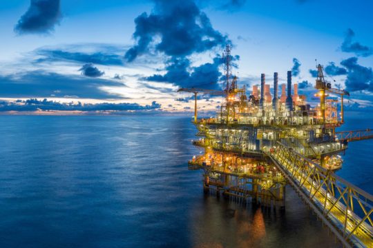 Πέφτουν οι υπογραφές μεταξύ Chevron -Helleniq Energy για έρευνες υδρογονανθράκων