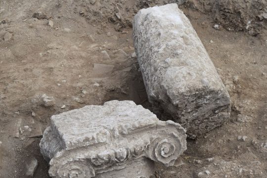 Στο φως αρχαία λουτρά και χώροι λατρείας