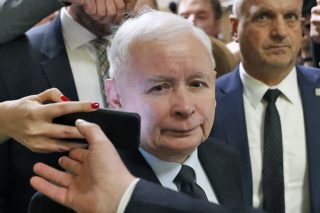 Πολωνία: Νίκη των κυβερνώντων εθνικιστών βάσει exit poll