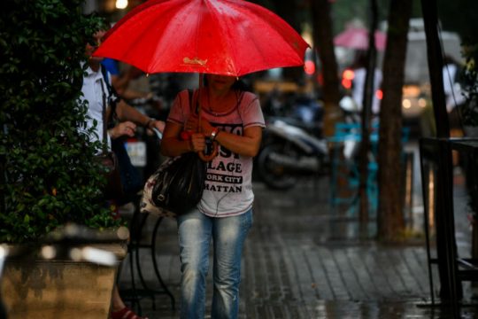 Άστατος καιρός με κατά τόπους ισχυρά φαινόμενα