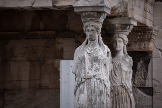 Μήπως φταίνε οι Καρυάτιδες;