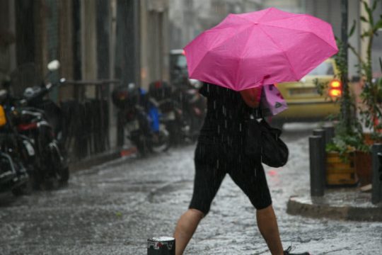 Σφοδρή χαλαζόπτωση στην Αθήνα – Τι καιρό θα κάνει τις επόμενες ώρες