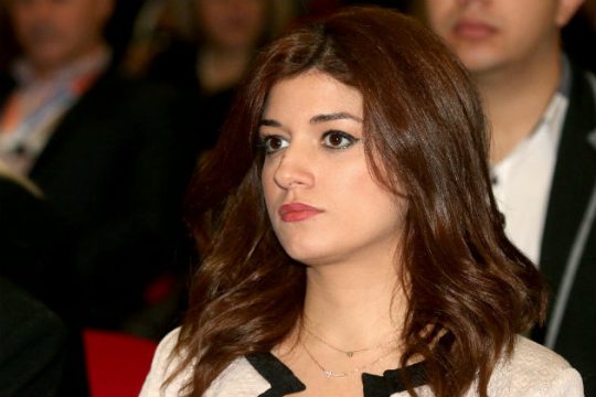 Νοτοπούλου κατά βουλευτή της ΝΔ για τη φωτογραφία της μικρής Ρομά