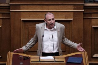 Η μπάλα στην εξέδρα για τα δάνεια της Ν.Δ.