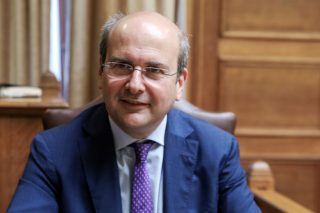 Δεσμεύσεις από Χατζηδάκη για τον σταθμό στη Δαμάστα