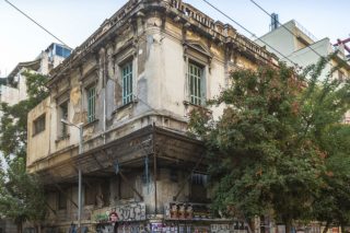 Το ερειπωμένο κτίριο, η ΑΣΟΕΕ και οι πανηγυρισμοί Χρυσοχοΐδη