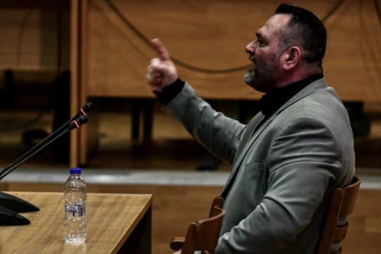 Κάλυψη σε Πατέλη – Μιχαλολιάκο, επίθεση στο δικαστήριο