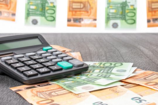 Κατά 5% η μειώνεται η προκαταβολή φόρου για επιχειρήσεις