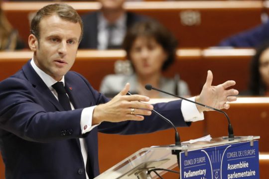 Σκληρή γραμμή Μακρόν κατά της «κατάχρησης» του δικαιώματος στο άσυλο