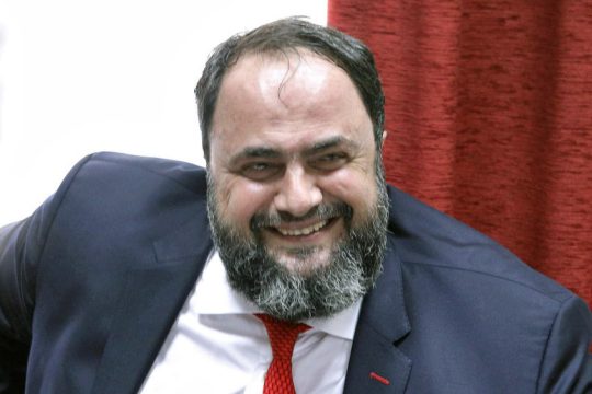 Επιστροφή στα νταραβέρια με τους «βαρόνους» των ΜΜΕ