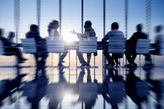 Ν.Δ.: μετακλητοί με αυξήσεις 70%