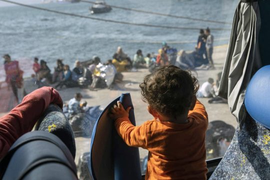Πόλεμος για το προσφυγικό στη Βουλή