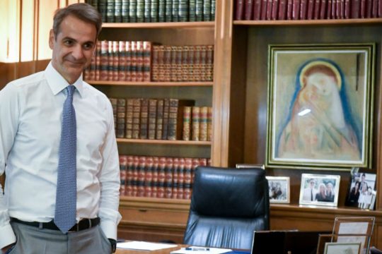 Aντικοινωνική πολιτική με βαρύ κόστος