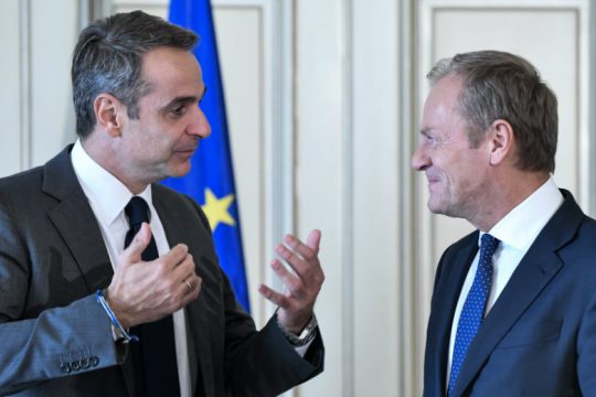Τουρκικές προκλήσεις και προσφυγικό συζήτησαν Μητσοτάκης και Τουσκ