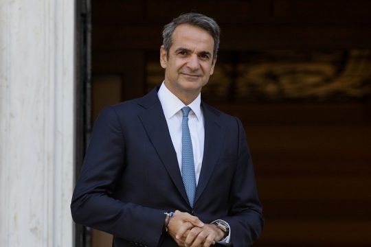 Διαδοχικά ραντεβού αναζητώντας συναίνεση για την ψήφο των αποδήμων