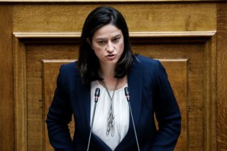 Απελευθέρωση με… ιδιωτικά δεσμά