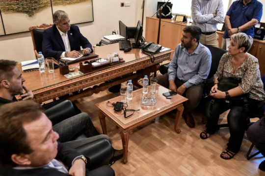 Σφυρίζει αδιάφορα για τις ιδιωτικοποιήσεις στους δήμους, ο Πατούλης