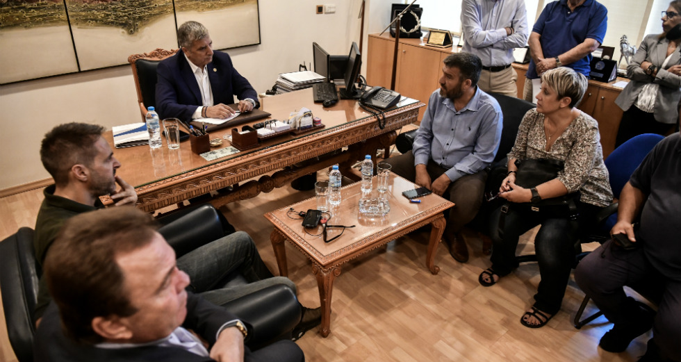 Σφυρίζει αδιάφορα για τις ιδιωτικοποιήσεις στους δήμους, ο Πατούλης