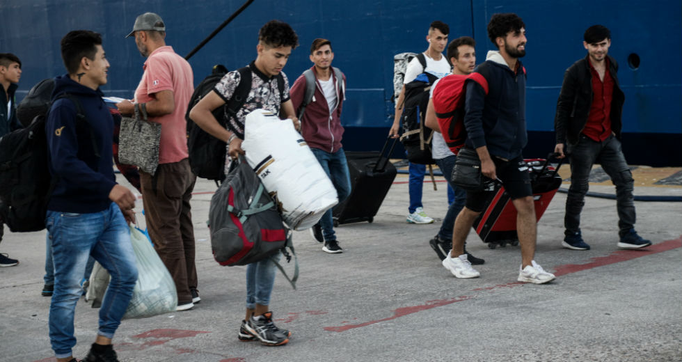 Στον Πειραιά 215 πρόσφυγες από τη Μόρια