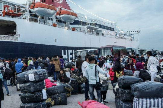 Στον Πειραιά 500 μετανάστες από τη Σύμη