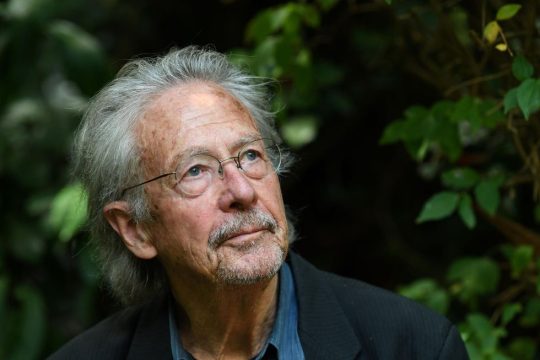 Ο Χάντκε και το βάρος του κόσμου