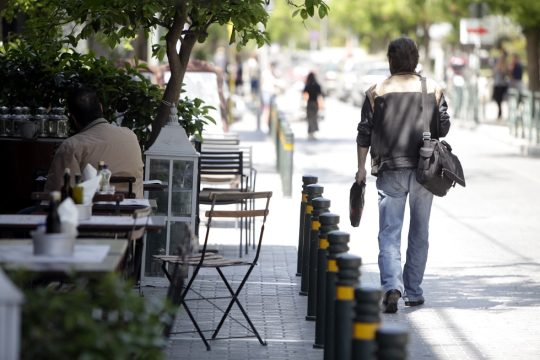 Πεζός, ένας εξόριστος στην πόλη