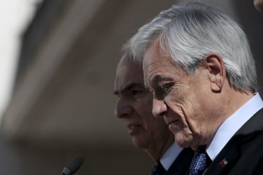 Άρχισαν οι καρατομήσεις υπουργών στη Χιλή