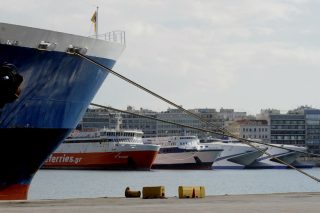 Δεμένα τα πλοία σε Πειραιά, Ραφήνα και Λαύριο την Τετάρτη