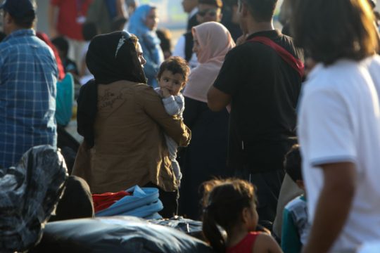 «Ψαλίδι» στις εγγυήσεις και τα δικαιώματα όσων ζητούν άσυλο