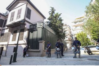 Παρέμβαση «Ρουβίκωνα» στο τουρκικό προξενείο