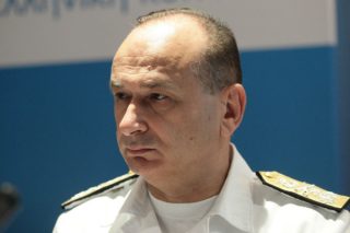 Τελετή παράδοσης με σοβαρές μομφές από τον απερχόμενο αρχηγό του Λ.Σ.