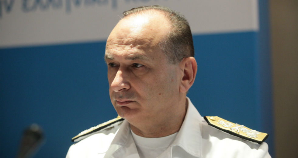 Τελετή παράδοσης με σοβαρές μομφές από τον απερχόμενο αρχηγό του Λ.Σ.