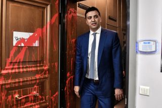Δράση διαμαρτυρίας «Ρουβίκωνα» στο πολιτικό γραφείο του Κικίλια