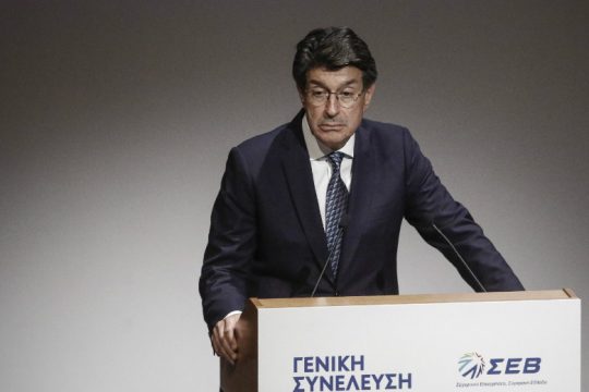 Μεταφορά φορολογικών βαρών στους αδυνάμους ζητά ο ΣΕΒ